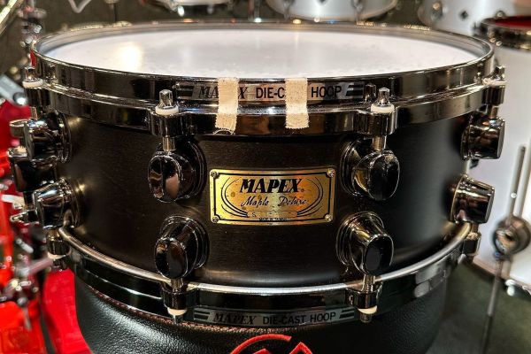 14 x 5.5 Maple Deluxe - Flat Black (Black Hardware)