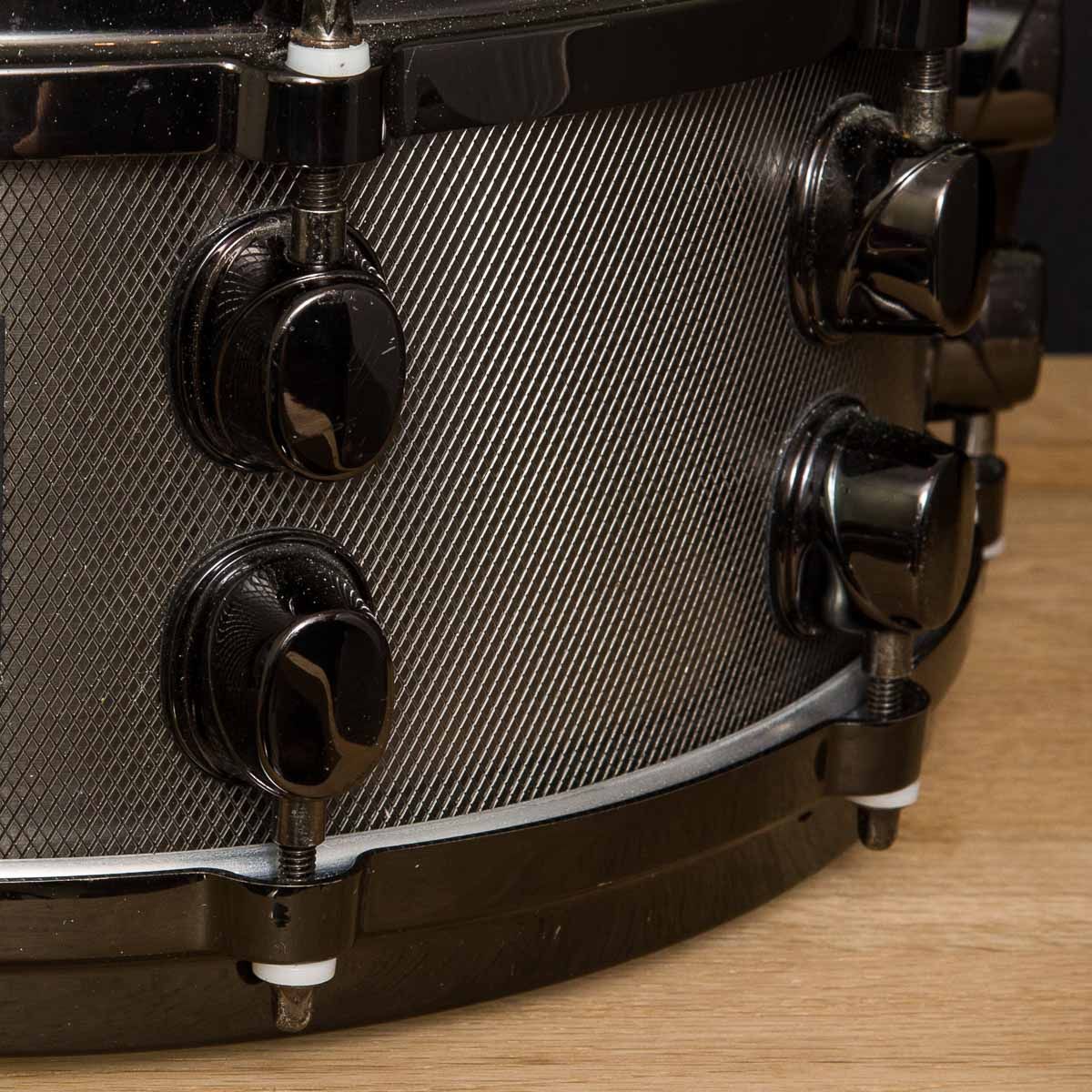 Low-Mass Oval Lugs